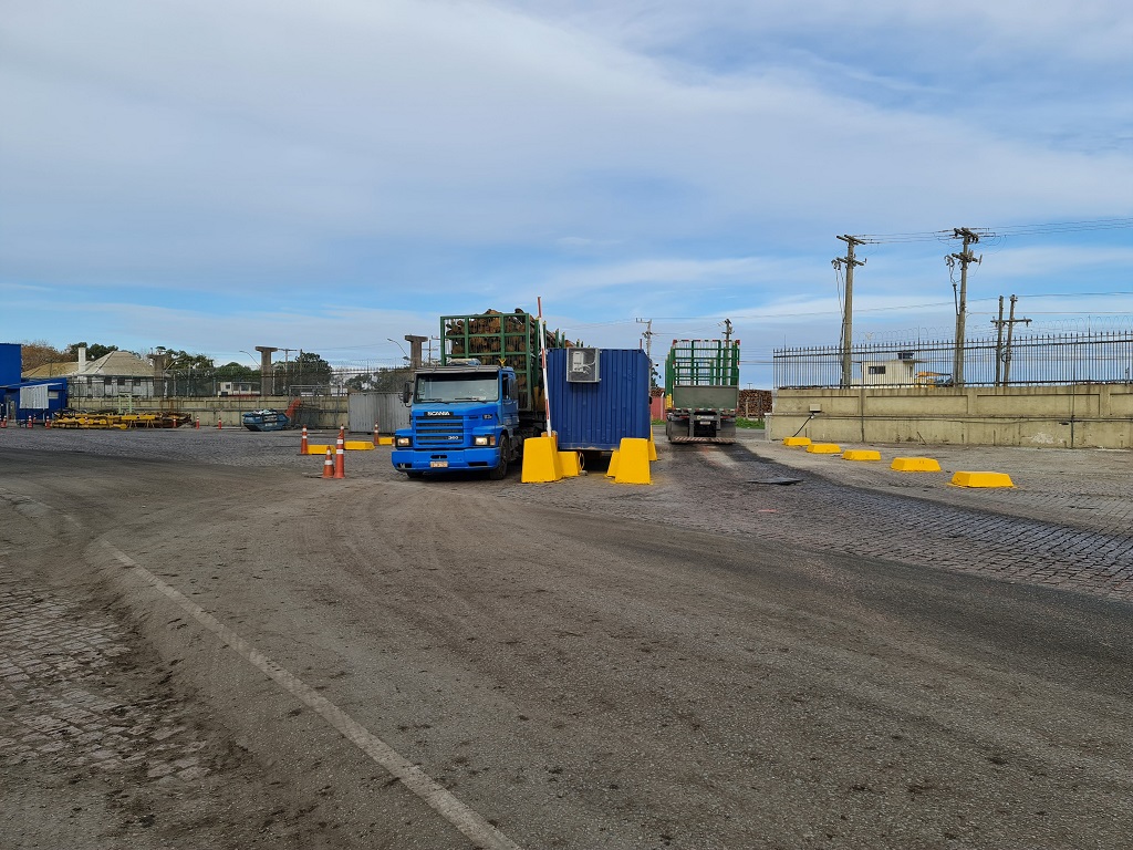 ACESSO ALTERNATIVO PROVISÓRIO DE CAMINHÕES É LIBERADO NO PORTO DO RIO GRANDE